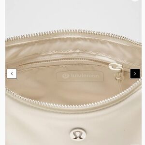 Lululemon City Essentials Bag 3L - Light Ivory/Silver